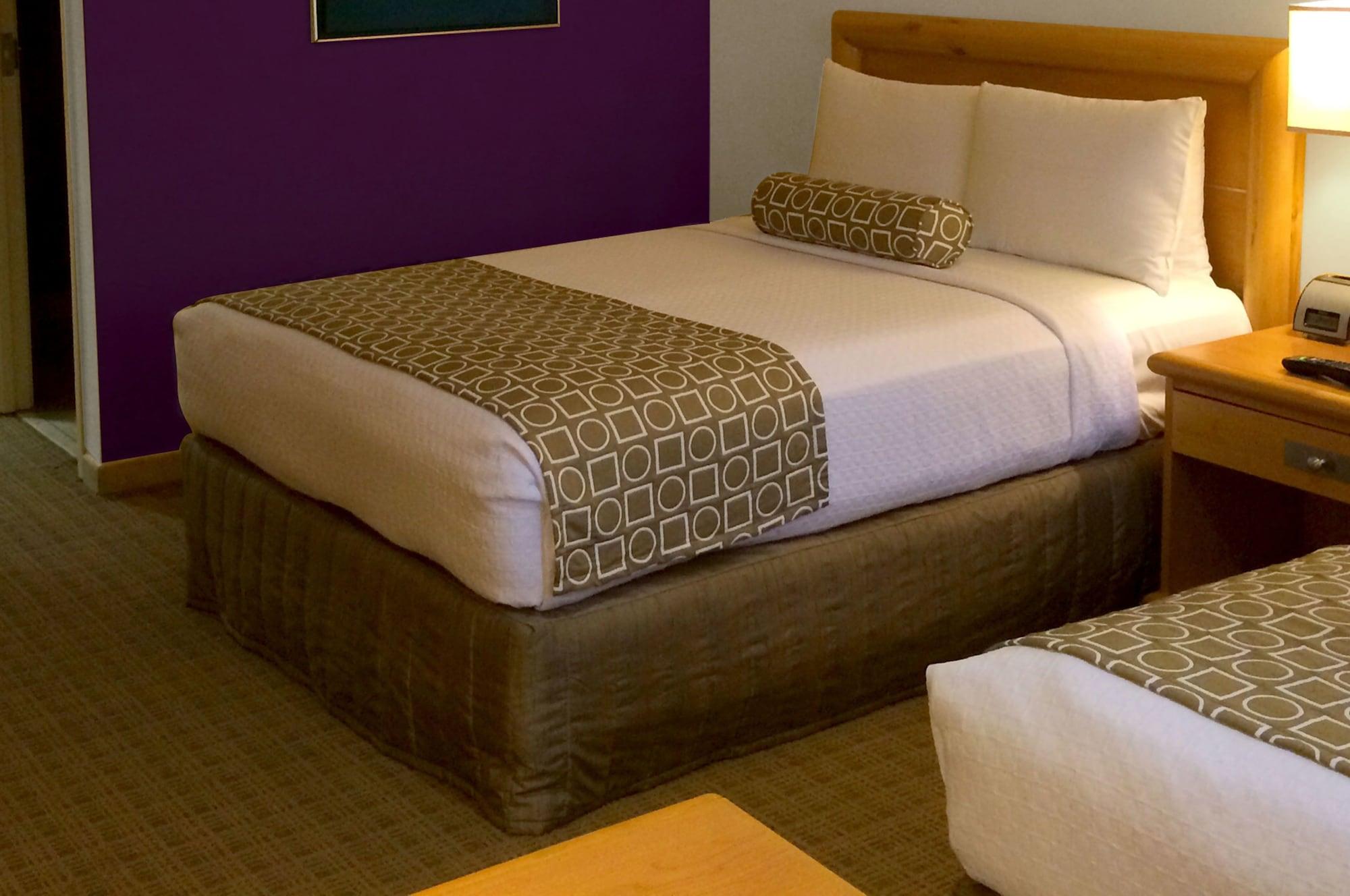 Gamma By Fiesta Americ Xalapa Nubara Dış mekan fotoğraf A bed with a bed skirt