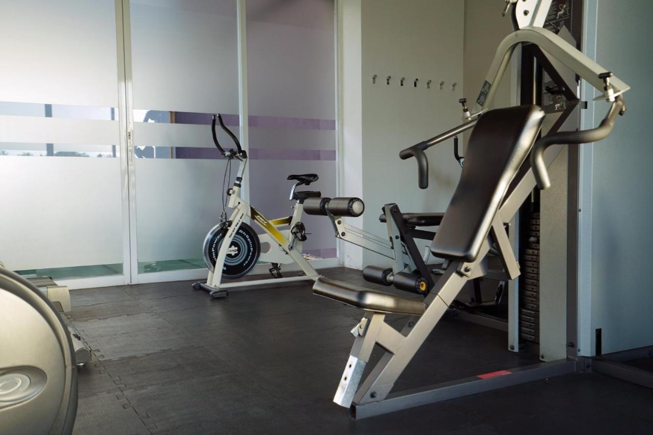 Gamma By Fiesta Americ Xalapa Nubara Dış mekan fotoğraf A leg press machine