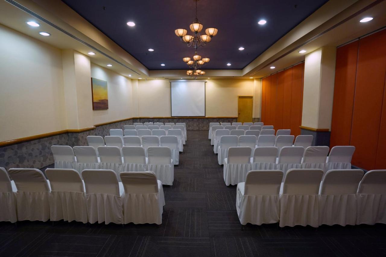 Gamma By Fiesta Americ Xalapa Nubara Dış mekan fotoğraf A meeting room at the hotel