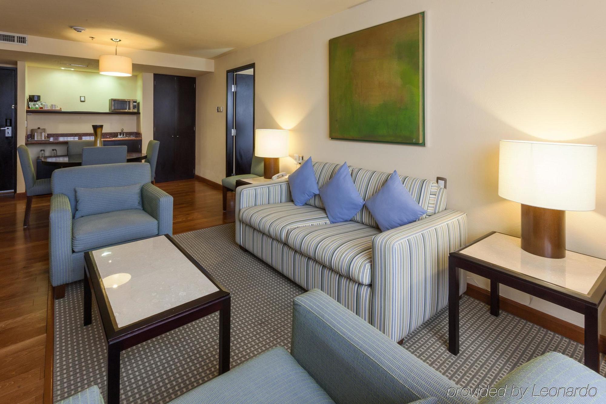 Gamma By Fiesta Americ Xalapa Nubara Dış mekan fotoğraf A living room in a suite at the hotel